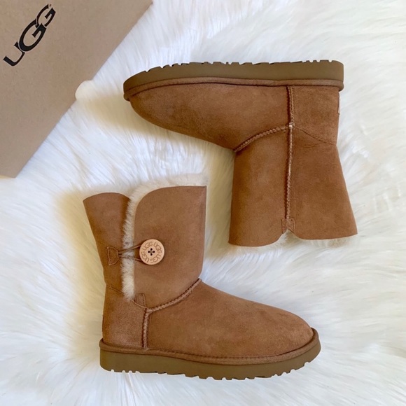 UGG Shoes - UGG Chestnut Bailey Button II Boots